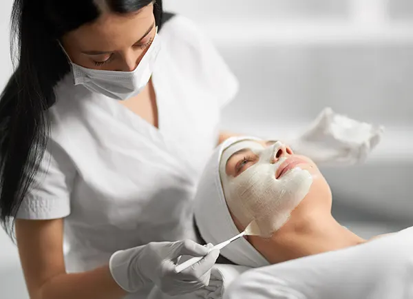 Essential cosmetic accessories for daily operations