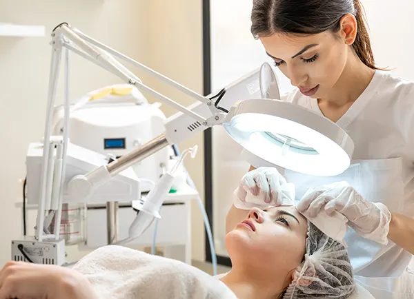 Essential cosmetic accessories for daily operations