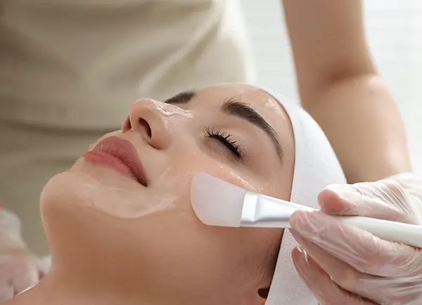 Essential cosmetic accessories for daily operations