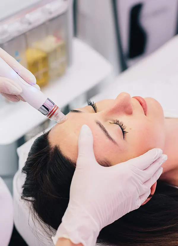 Essential cosmetic accessories for daily operations