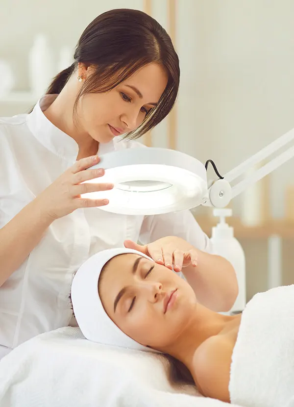 Essential cosmetic accessories for daily operations